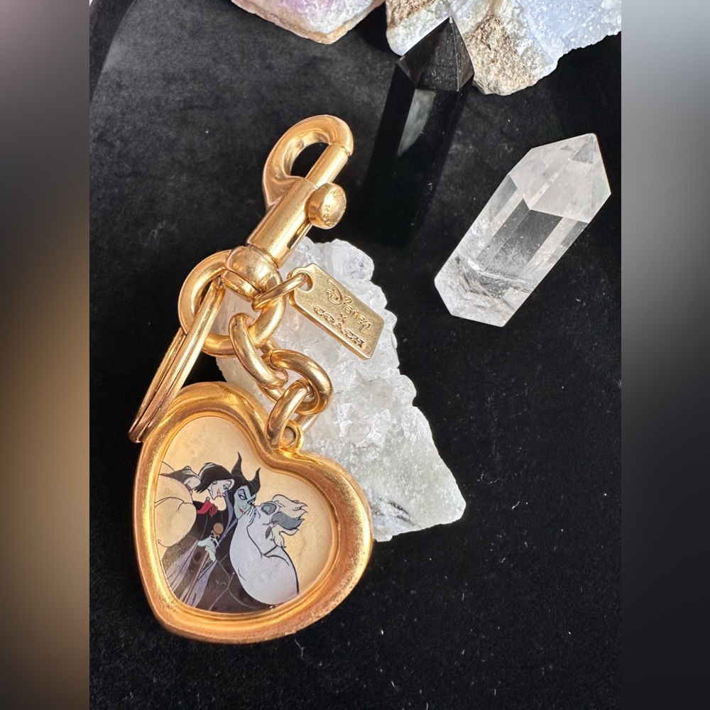 Enchanting Gold Heart Keychain with Iconic Design